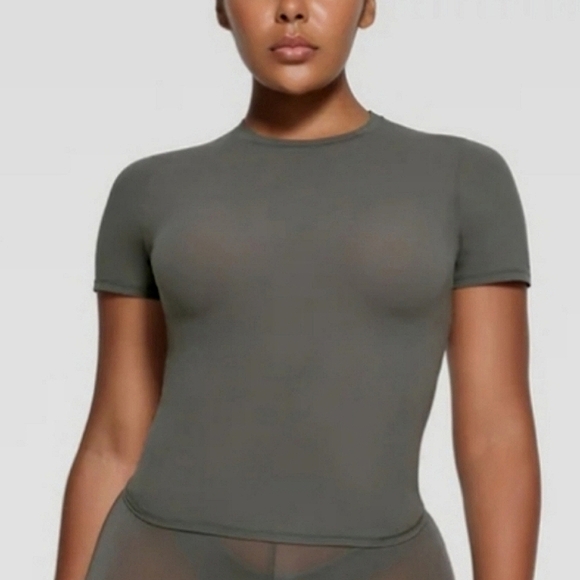 SKIMS Tops - Skims Fits Everybody Short Sleeve T-Shirt